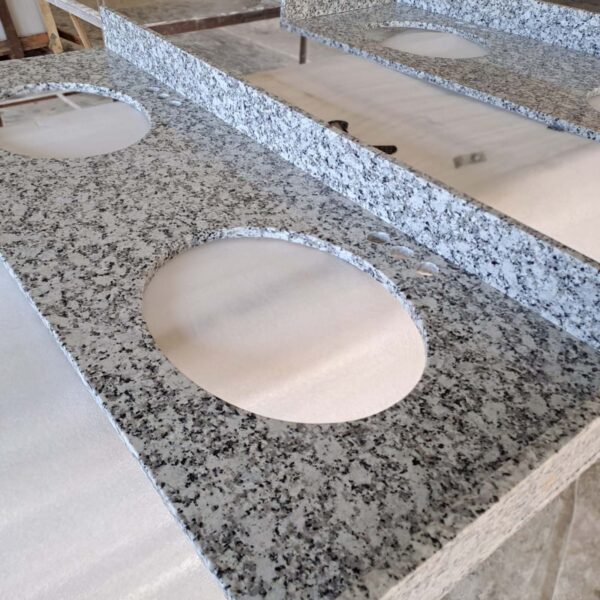 P White Granite - Image 3